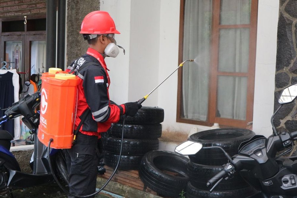 A pest control technician treating a home while Callvix handles the phones